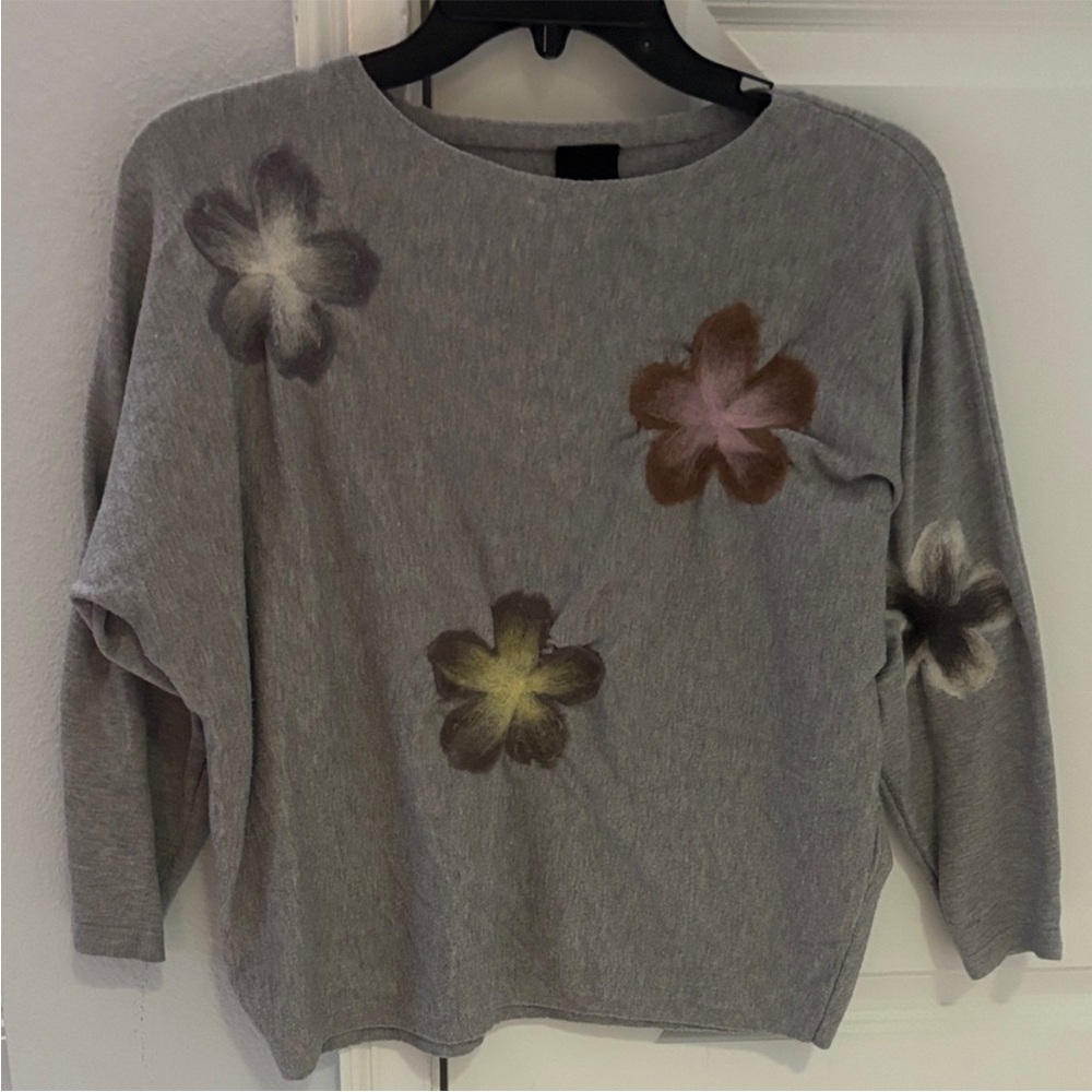 Aaeda Gray Floral Sweater Size S